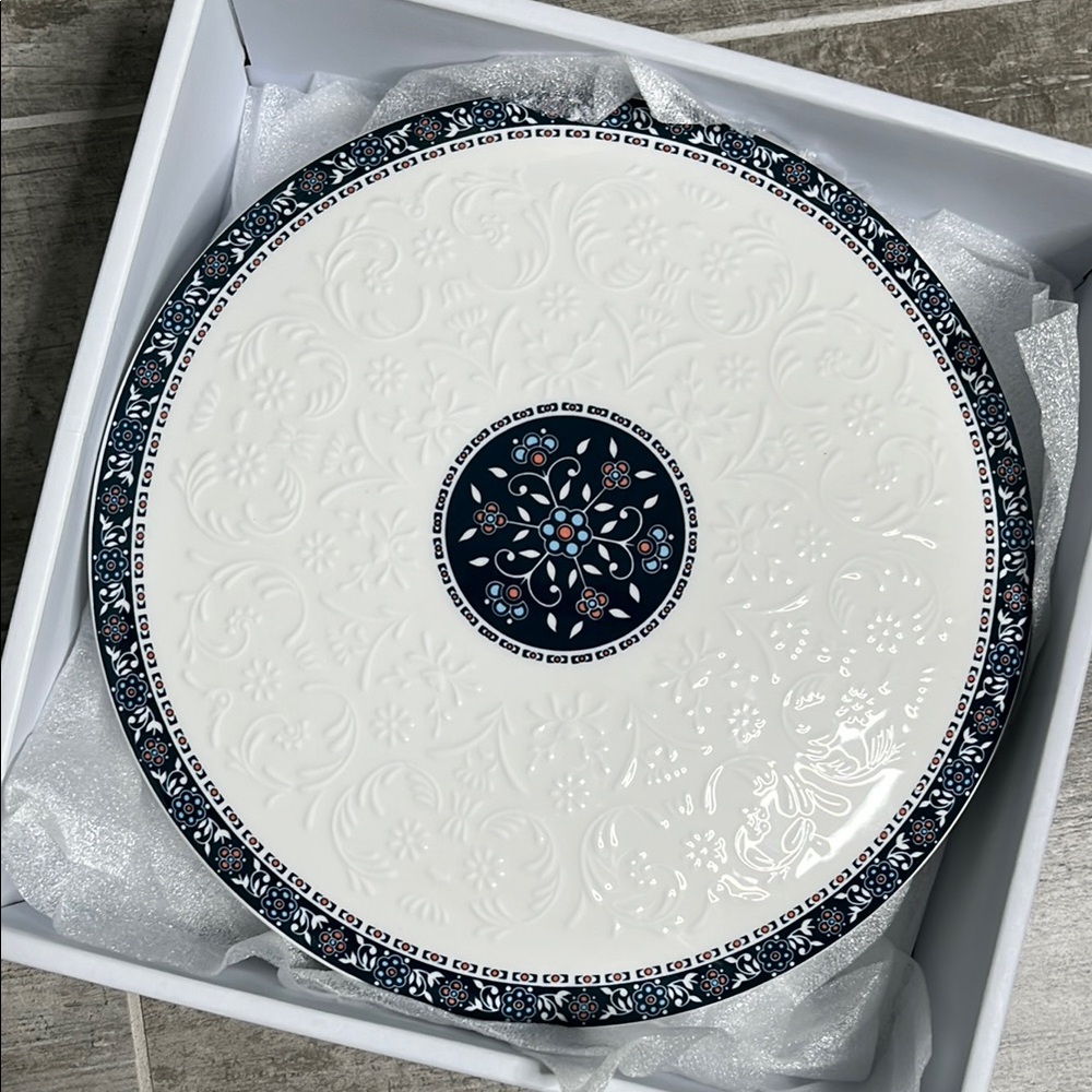 Vintage St. James Hankook Bone China Elegant Serving Dishes. Perfect for